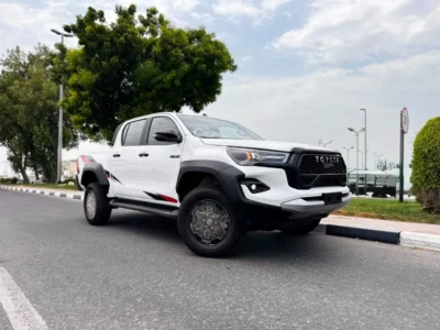 2026 Toyota Hilux SR5 2.8 Litres 4 Cylinders Diesel Engine White Black Pickup Truck Automatic