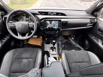 2026 Toyota Hilux SR5 2.8 Litres 4 Cylinders Diesel Engine White Black Pickup Truck Automatic