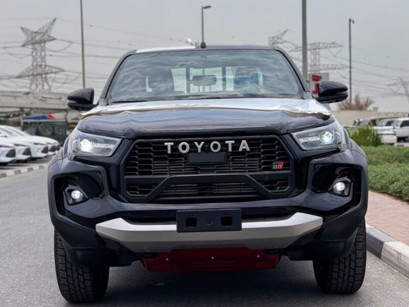 2026 Toyota Hilux SR5 2.8 Litres 4 Cylinders Diesel Engine Black Pickup Truck Automatic