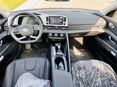 2025 Hyundai Elantra COMFORT 1.6 Litres 4 Cylinders Petrol Engine Grey Black Sedan Automatic