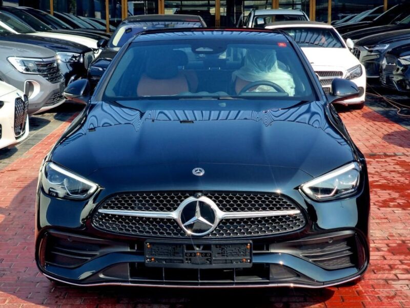 2026 Mercedes-Benz C200 AMG 1.5-liter Turbocharged 4-cylinder Engine Black Orange Sedan RWD