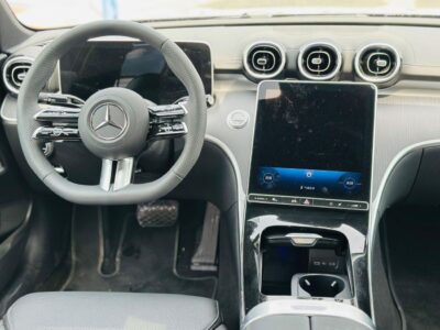 2026 Mercedes-Benz C200 AMG 1.5-liter Turbocharged 4-cylinder Engine Black Grey Sedan RWD