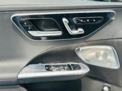 2026 Mercedes-Benz C200 AMG 1.5-liter Turbocharged 4-cylinder Engine Black Grey Sedan RWD