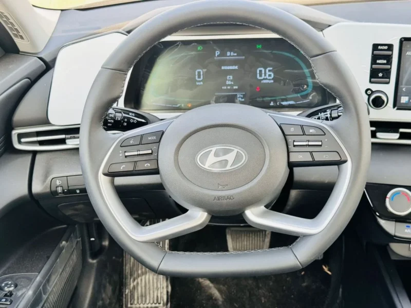 2025 Hyundai Elantra COMFORT 1.6 Litres 4 Cylinders Petrol Engine Grey Black Sedan Automatic