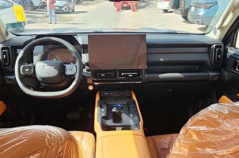 2026 HAVAL V7 2.0-litre Turbocharged 4-Cylinder Petrol Engine Black Orange SUV GCC Specs