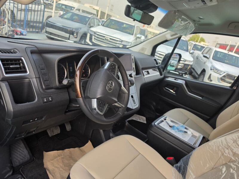 2026 Toyota Granvia 2.8 Litres 4-Cylinder Turbo-Diesel Engine Black Beige Van GCC Specs
