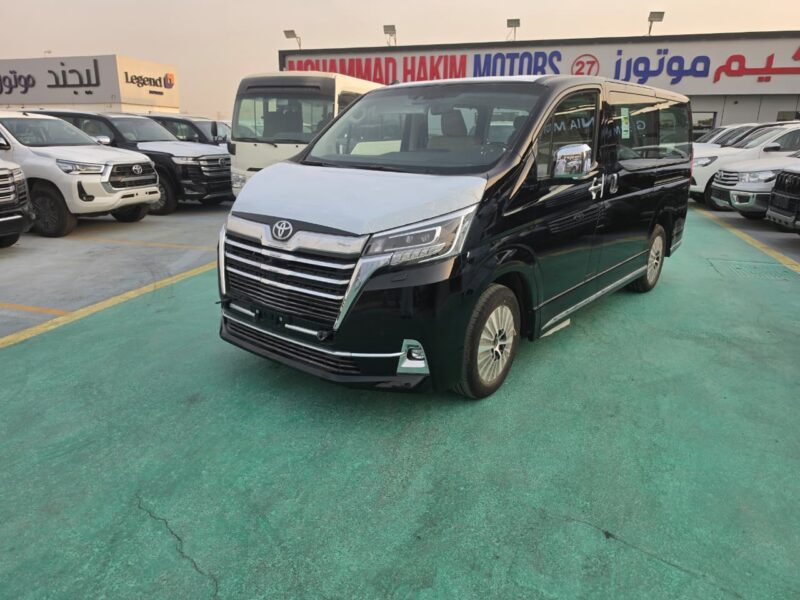 2026 Toyota Granvia 2.8 Litres 4-Cylinder Turbo-Diesel Engine Black Beige Van GCC Specs