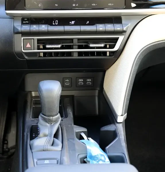 2025 Toyota Camry E 4 Cylinders Petrol Engine White Beige Sedan GCC Specs Automatic