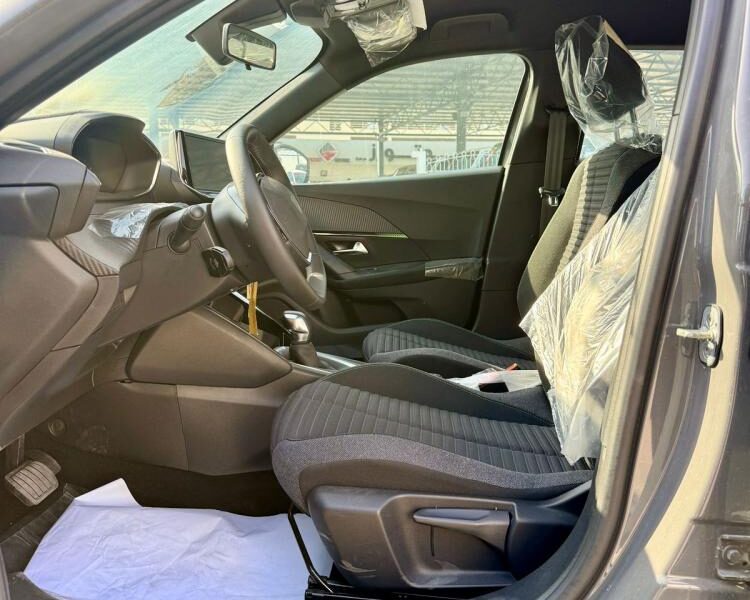 2025 Peugeot 2008 1.2 Litres Turbo 4 Cylinders Petrol Engine Grey Black SUV GCC Specs