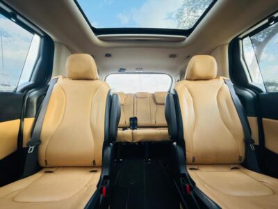 2022 Kia Carnival 3.5 Litres 6 Cylinders Petrol Engine White Tan SUV GCC Specs Full Option