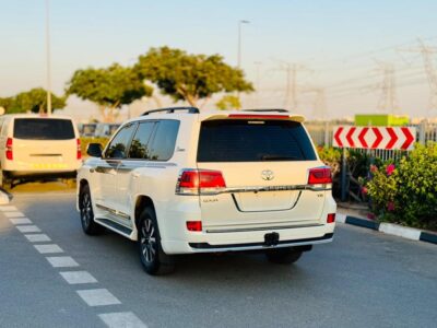 2018 Toyota Land Cruiser GXR 4.0 Litres Twin Turbo V6 Petrol Engine White Beige SUV GCC Specs