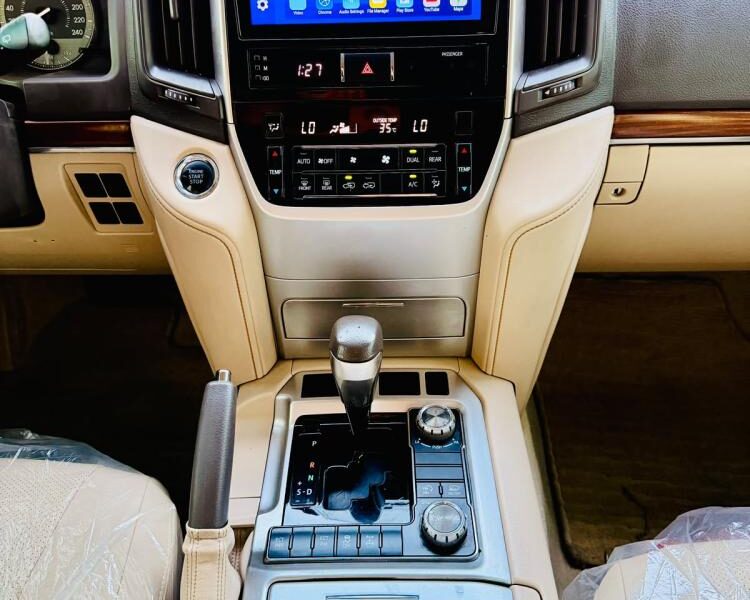 2018 Toyota Land Cruiser GXR 4.0 Litres Twin Turbo V6 Petrol Engine White Beige SUV GCC Specs