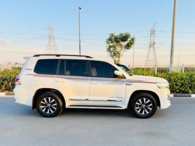 2018 Toyota Land Cruiser GXR 4.0 Litres Twin Turbo V6 Petrol Engine White Beige SUV GCC Specs