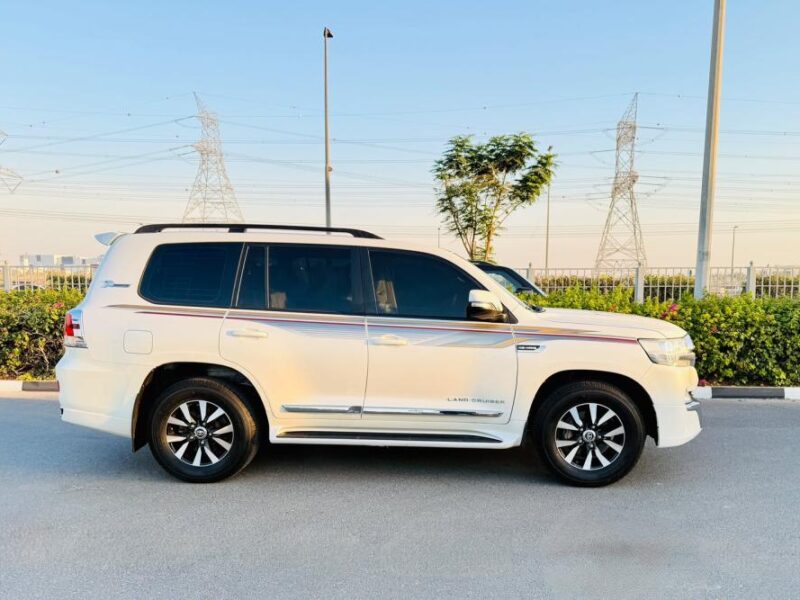 2018 Toyota Land Cruiser GXR 4.0 Litres Twin Turbo V6 Petrol Engine White Beige SUV GCC Specs