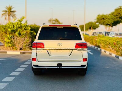 2018 Toyota Land Cruiser GXR 4.0 Litres Twin Turbo V6 Petrol Engine White Beige SUV GCC Specs