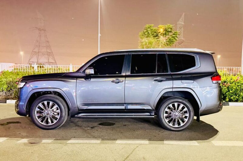 2022 Toyota Land Cruiser VXR 3.5 Litres Twin Turbo V6 Petrol Engine Black Red SUV GCC Specs