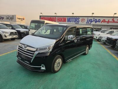 2026 Toyota Granvia 2.8 Litres 4-Cylinder Turbo-Diesel Engine Black Beige Van GCC Specs