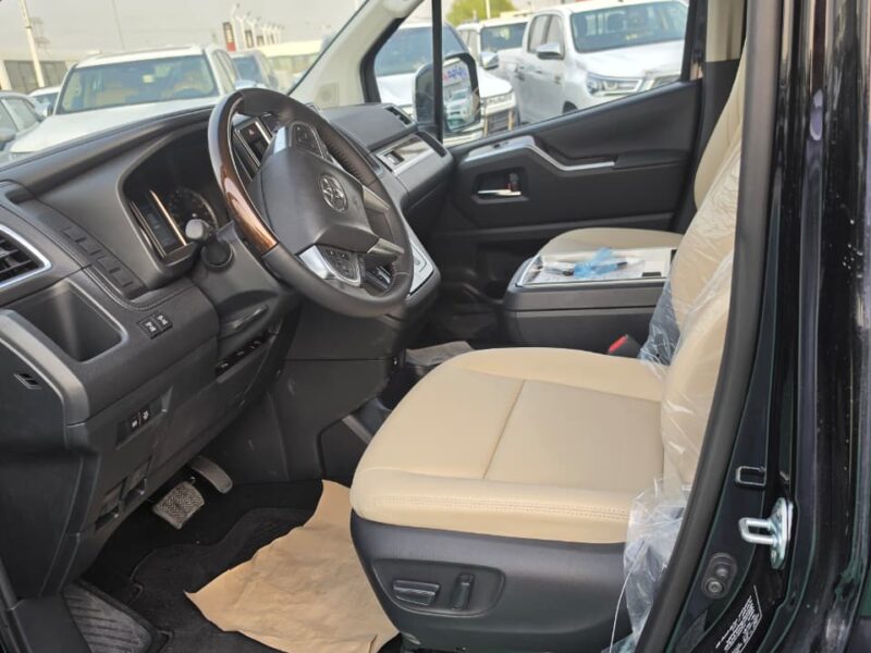 2026 Toyota Granvia 2.8 Litres 4-Cylinder Turbo-Diesel Engine Black Beige Van GCC Specs