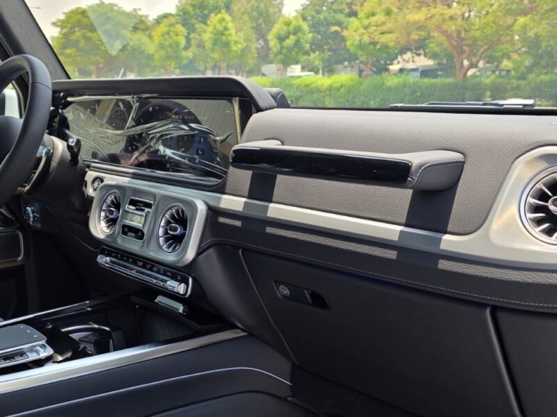 2026 Mercedes-Benz G 63 AMG 4.0-liter Twin-Turbo V8 Petrol Engine White Black SUV GCC