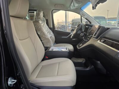 2026 Toyota Granvia 2.8 Litres 4-Cylinder Turbo-Diesel Engine Black Beige Van GCC Specs