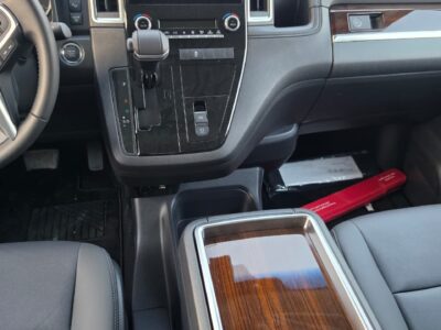 2026 Toyota Granvia 3.5-liter V6 Petrol Engine Black Van GCC Specs Automatic