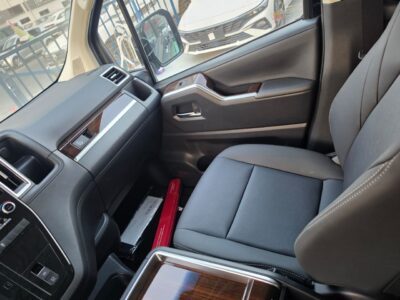 2026 Toyota Granvia 3.5-liter V6 Petrol Engine Black Van GCC Specs Automatic