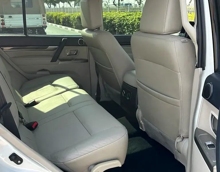 2020 Mitsubishi Pajero GLS Top Line 3.8L 6 Cylinders Petrol Engine White Beige SUV GCC Specs