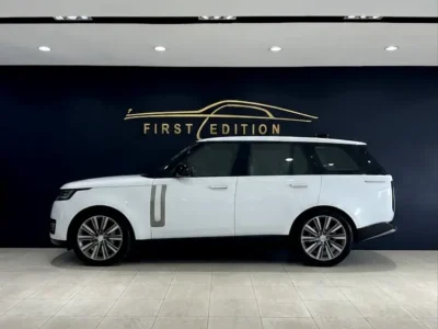 2026 Land Rover Range Rover Vogue SE 6 Cylinders petrol Engine White Tan SUV GCC Specs