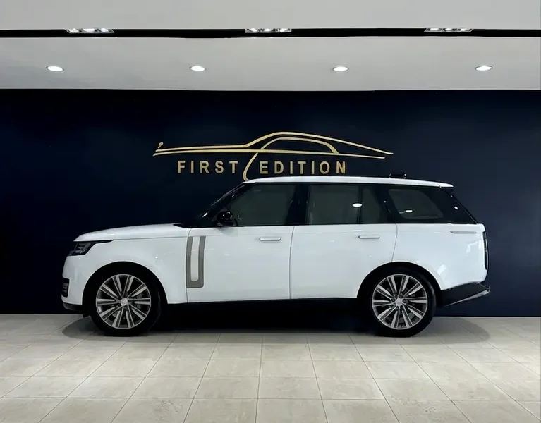 2026 Land Rover Range Rover Vogue SE 6 Cylinders petrol Engine White Tan SUV GCC Specs