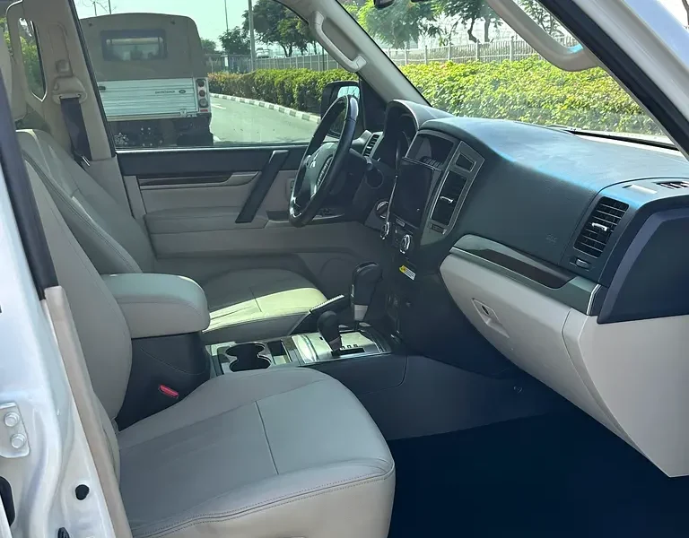 2020 Mitsubishi Pajero GLS Top Line 3.8L 6 Cylinders Petrol Engine White Beige SUV GCC Specs
