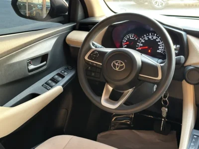 2026 Toyota Yaris SE+ 4 Cylinders Petrol Engine Silver Beige Sedan GCC Specs Automatic