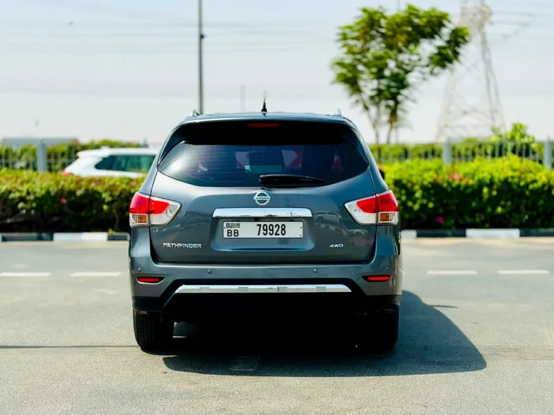 2015 Nissan Pathfinder 3.5 Litres 6 Cylinders Petrol Engine Silver Beige SUV GCC Specs Automatic