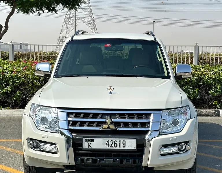 2020 Mitsubishi Pajero GLS Top Line 3.8L 6 Cylinders Petrol Engine White Beige SUV GCC Specs