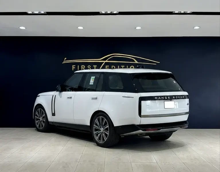 2026 Land Rover Range Rover Vogue SE 6 Cylinders petrol Engine White Tan SUV GCC Specs