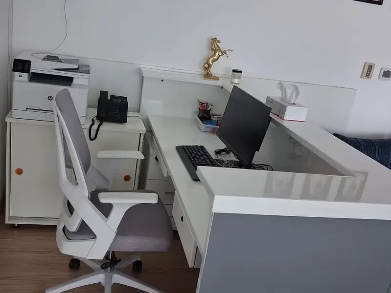 975 sqft Fully Furnished | 3 Glass Cabins | Premium Office