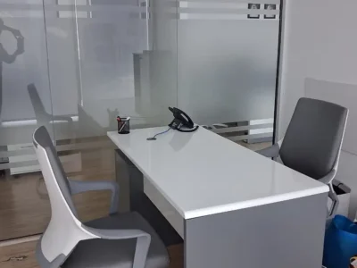 975 sqft Fully Furnished | 3 Glass Cabins | Premium Office