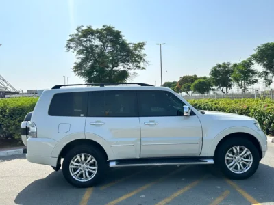 2020 Mitsubishi Pajero GLS Top Line 3.8L 6 Cylinders Petrol Engine White Beige SUV GCC Specs