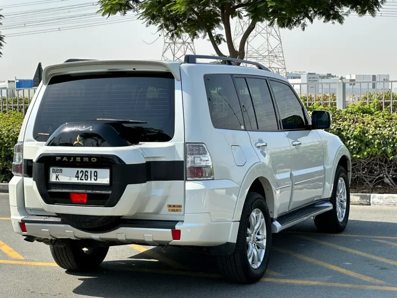 2020 Mitsubishi Pajero GLS Top Line 3.8L 6 Cylinders Petrol Engine White Beige SUV GCC Specs