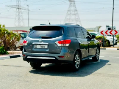 2015 Nissan Pathfinder 3.5 Litres 6 Cylinders Petrol Engine Silver Beige SUV GCC Specs Automatic