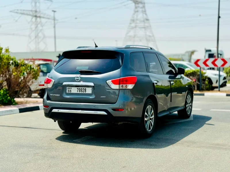 2015 Nissan Pathfinder 3.5 Litres 6 Cylinders Petrol Engine Silver Beige SUV GCC Specs Automatic