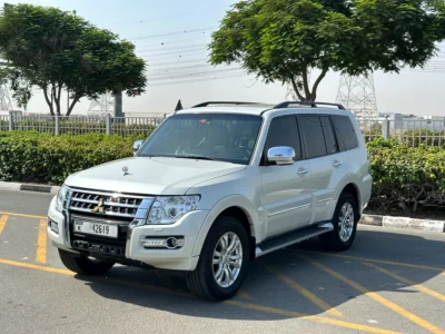 2020 Mitsubishi Pajero GLS Top Line 3.8L 6 Cylinders Petrol Engine White Beige SUV GCC Specs
