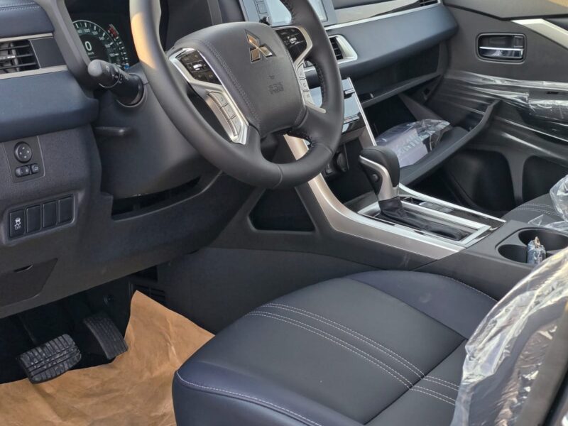 2026 Mitsubishi Xpander Cross 1.5 Litres 4 Cylinders Petrol Engine Grey Black SUV GCC