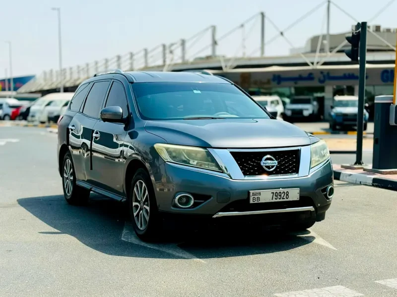 2015 Nissan Pathfinder 3.5 Litres 6 Cylinders Petrol Engine Silver Beige SUV GCC Specs Automatic