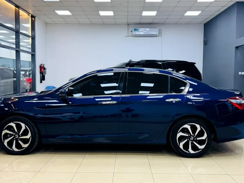 2017 Honda Accord EX-L 4 Cylinders Petrol Engine Blue Beige Sedan GCC Specs Full Option
