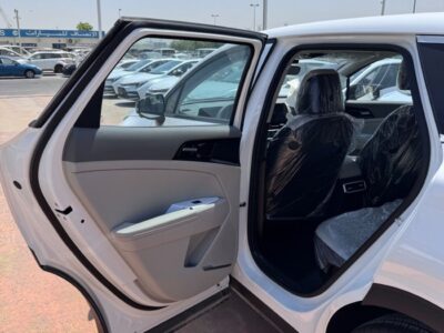 2025 Kia Sportage DLX STD 1.5 Litres 4 Cylinders Petrol Engine White Beige SUV Chinese Specs
