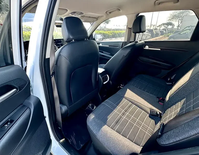 2025 Kia Sonet EX 4 Cylinders Petrol Engine White Black SUV GCC Specs Automatic