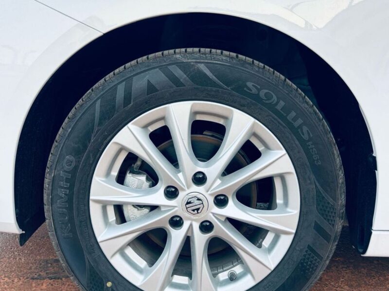 2024 MG 5 STD 1.5 Liters 4 Cylinders Petrol Engine White Black Sedan GCC Specs Fully Loaded