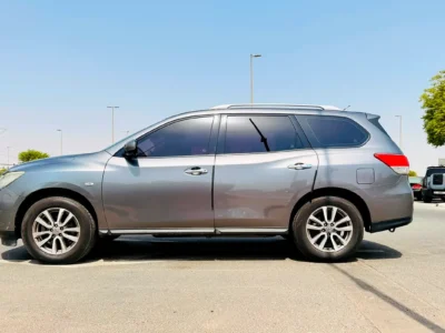 2015 Nissan Pathfinder 3.5 Litres 6 Cylinders Petrol Engine Silver Beige SUV GCC Specs Automatic