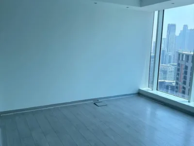 545 sqft Direct from Landlord, Small Unit with stunning view available in Burlington Tower Business, Bay