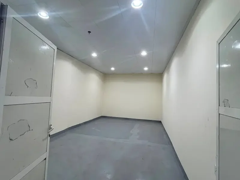 405 sqft WELL CONNECTED and EASY ACCESSIBLE STORAGE WAREHOUSE UNIT AVAILABLE FOR RENT